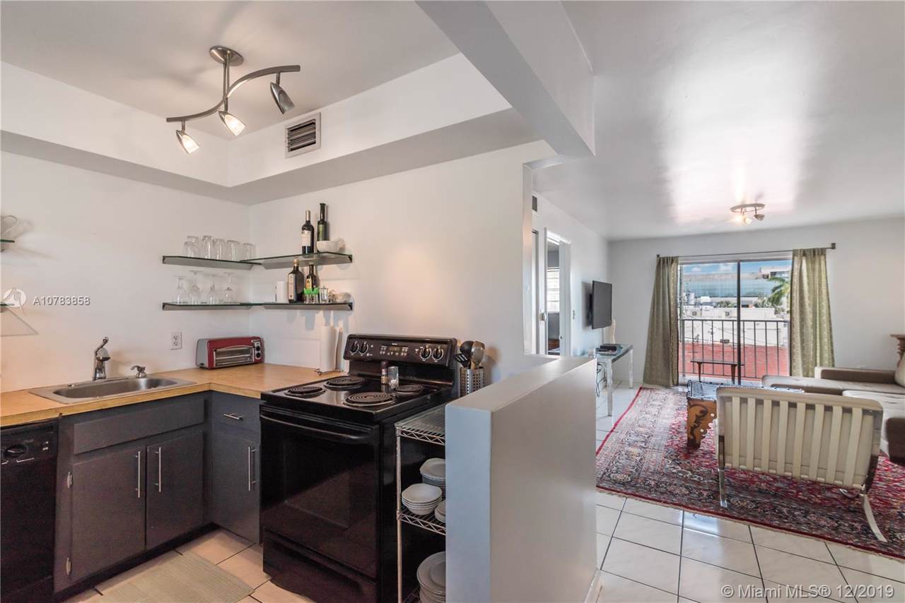 1615 Meridian Ave - Photo 1