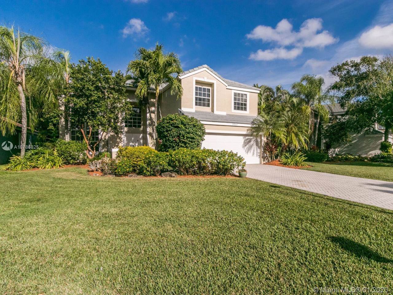 2027 Island Cir - Photo 1