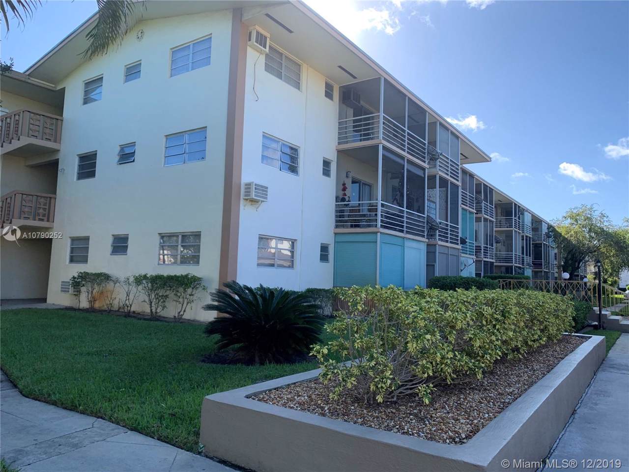 16790 14th Ave - Photo 1