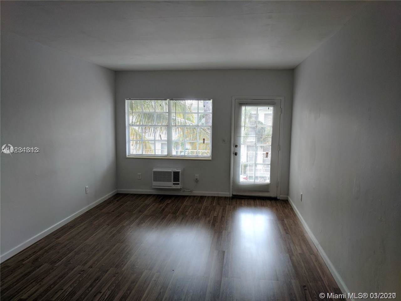 635 8th St - Photo 1