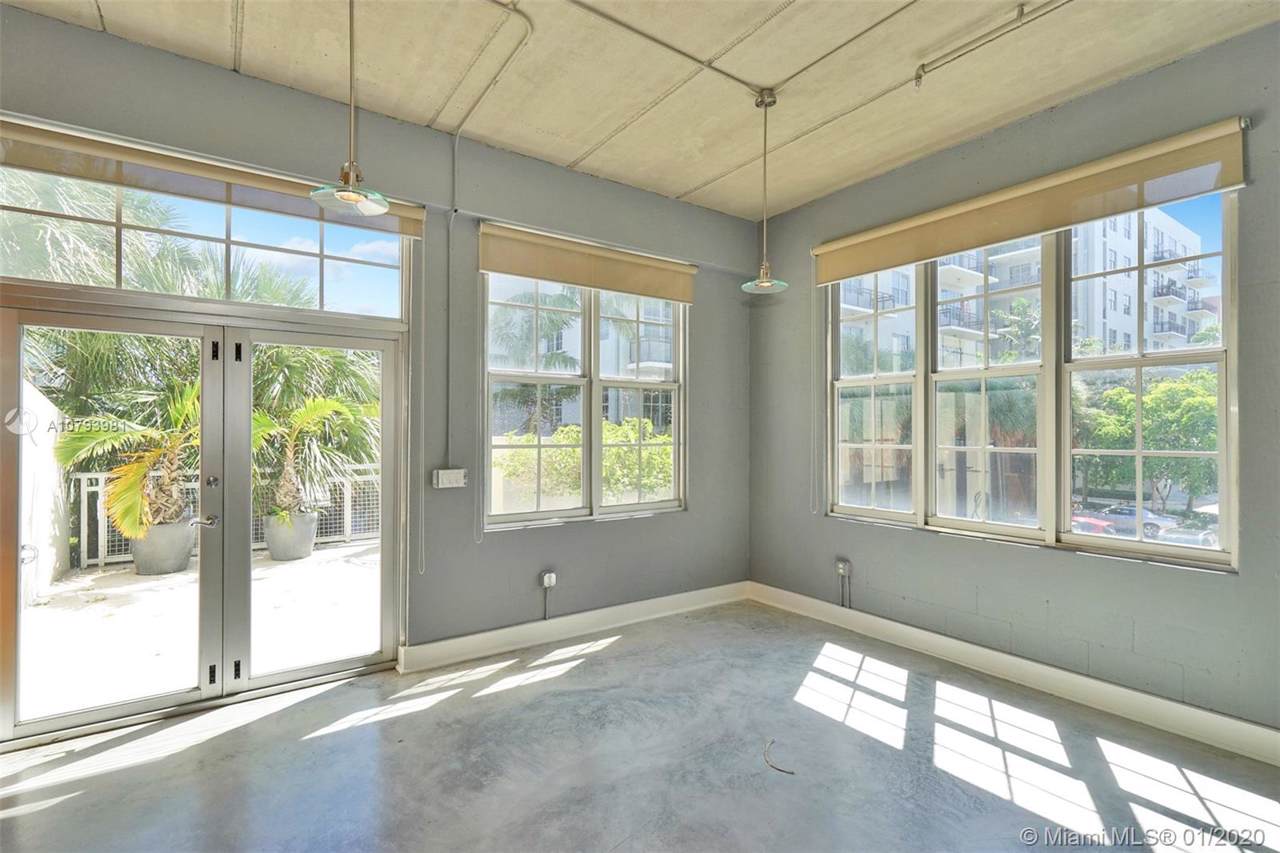 425 Andrews Ave - Photo 1