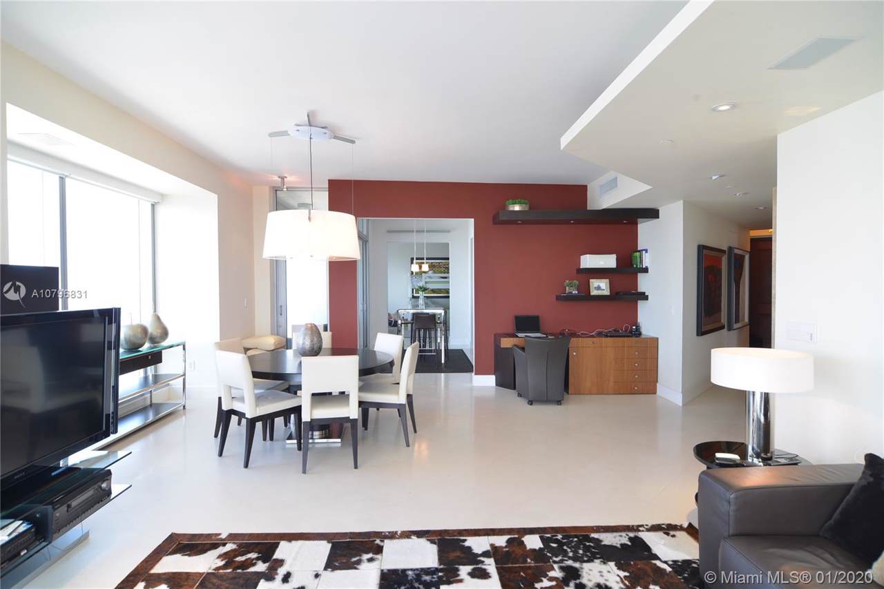 1425 Brickell Ave - Photo 1