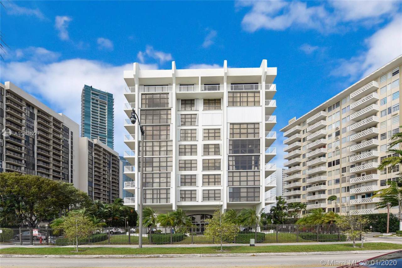 1440 Brickell Bay Dr - Photo 1