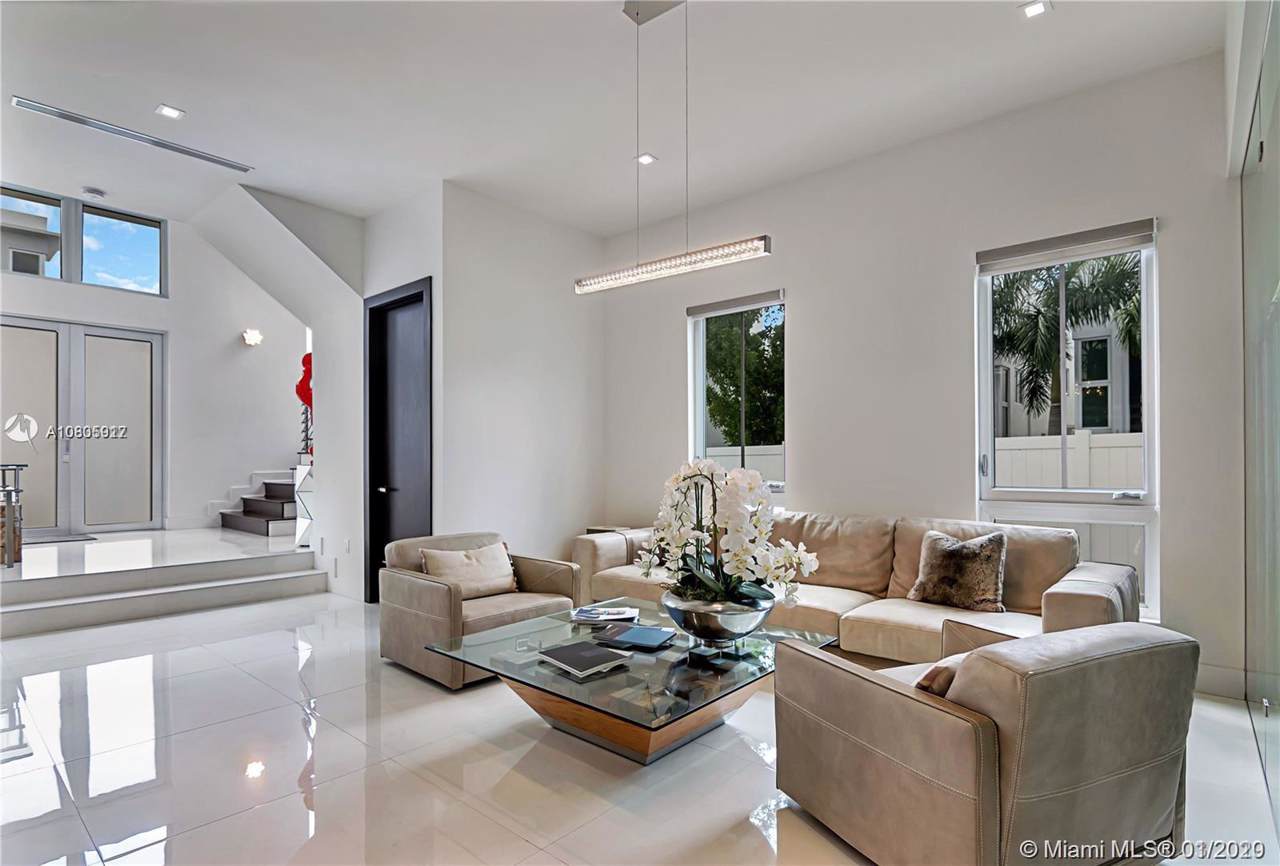 3320 83rd Ct - Photo 1