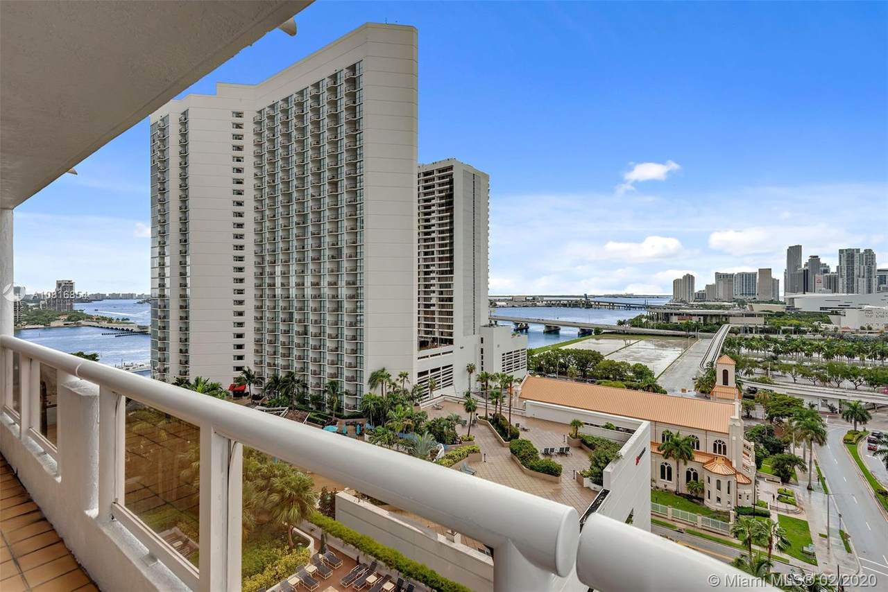 1717 Bayshore Dr - Photo 1