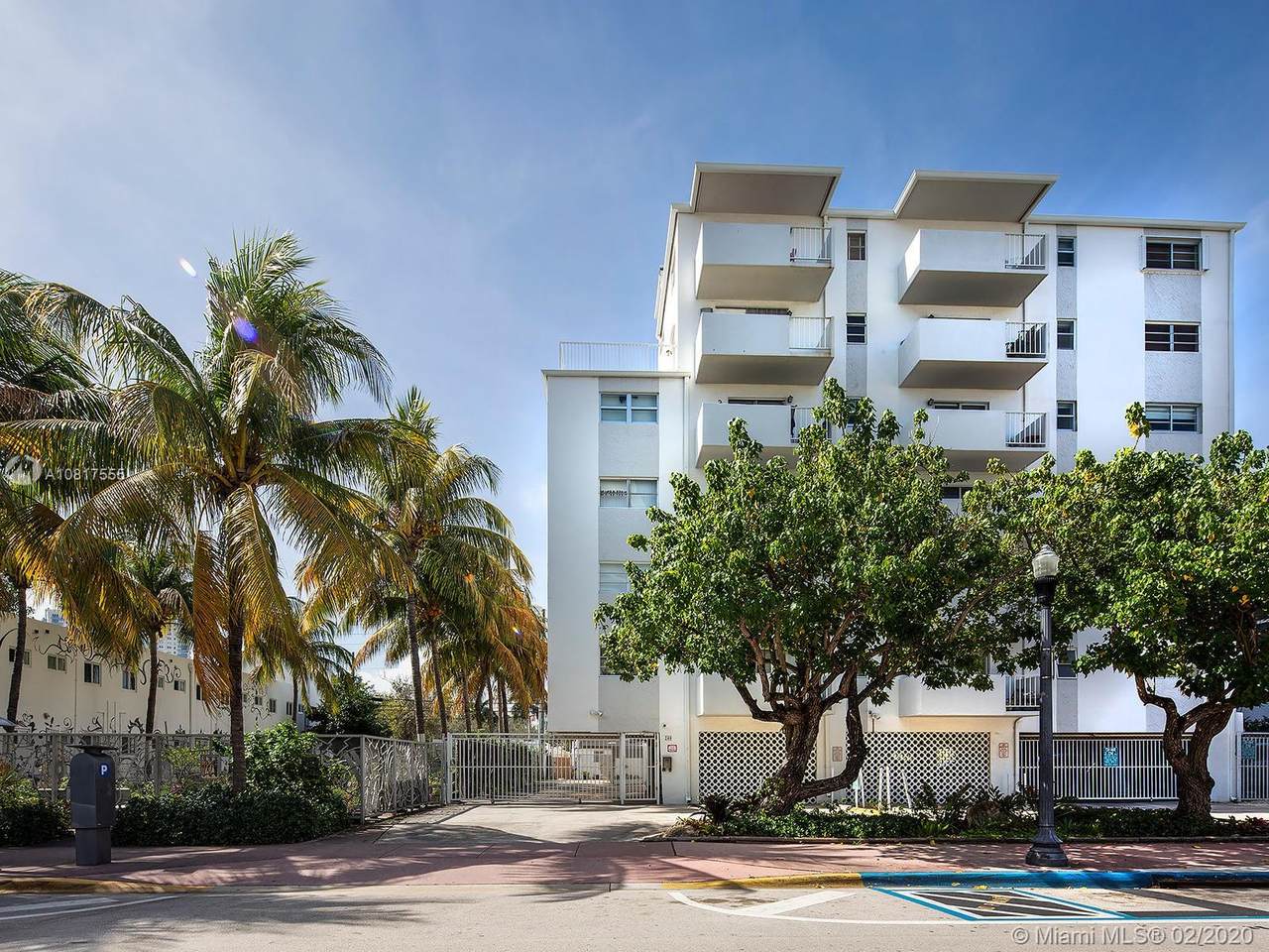 240 Collins Ave - Photo 1