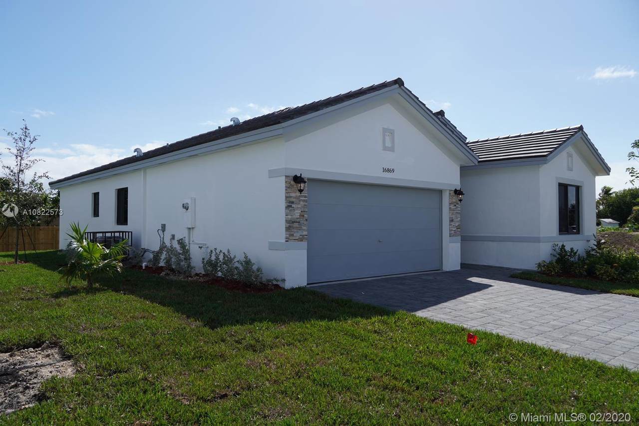 15731 299th St - Photo 1