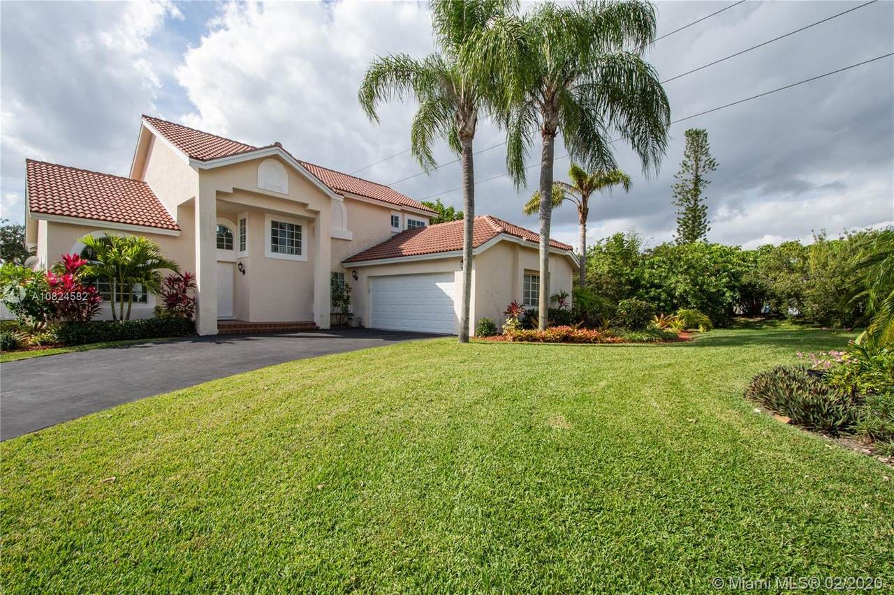 1039 Laguna Springs Dr - Photo 1