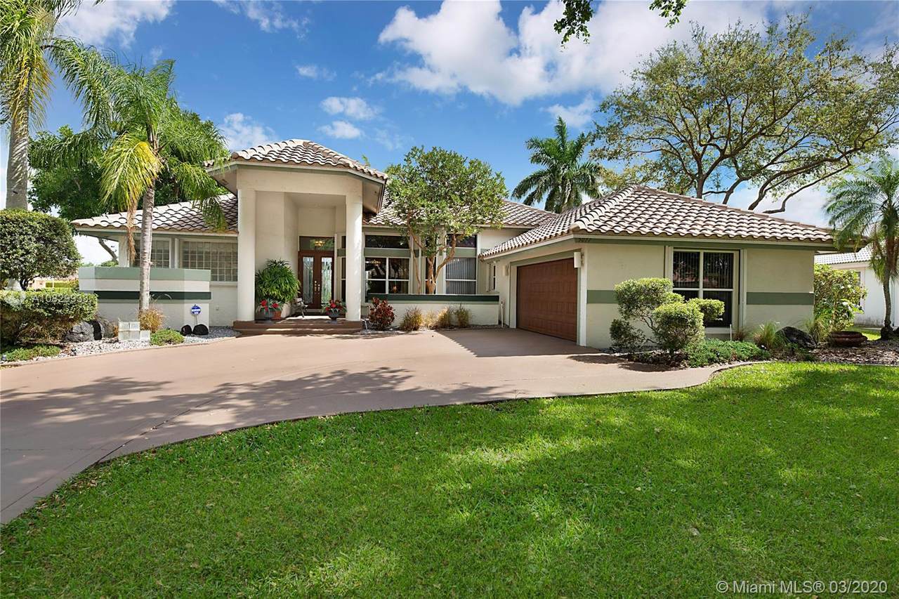 5077 104th Ave - Photo 1