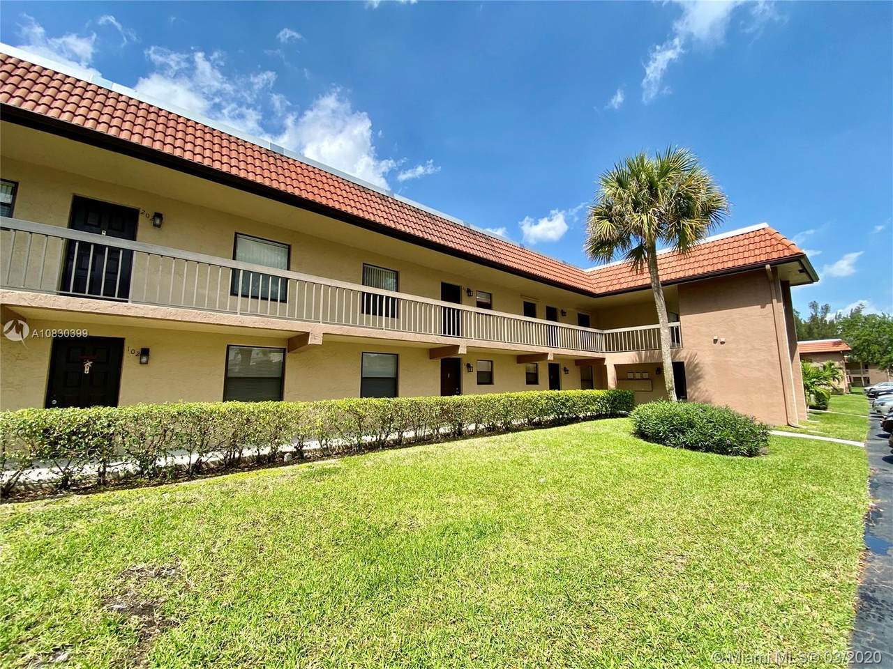 21911 Lake Forest Cir - Photo 1