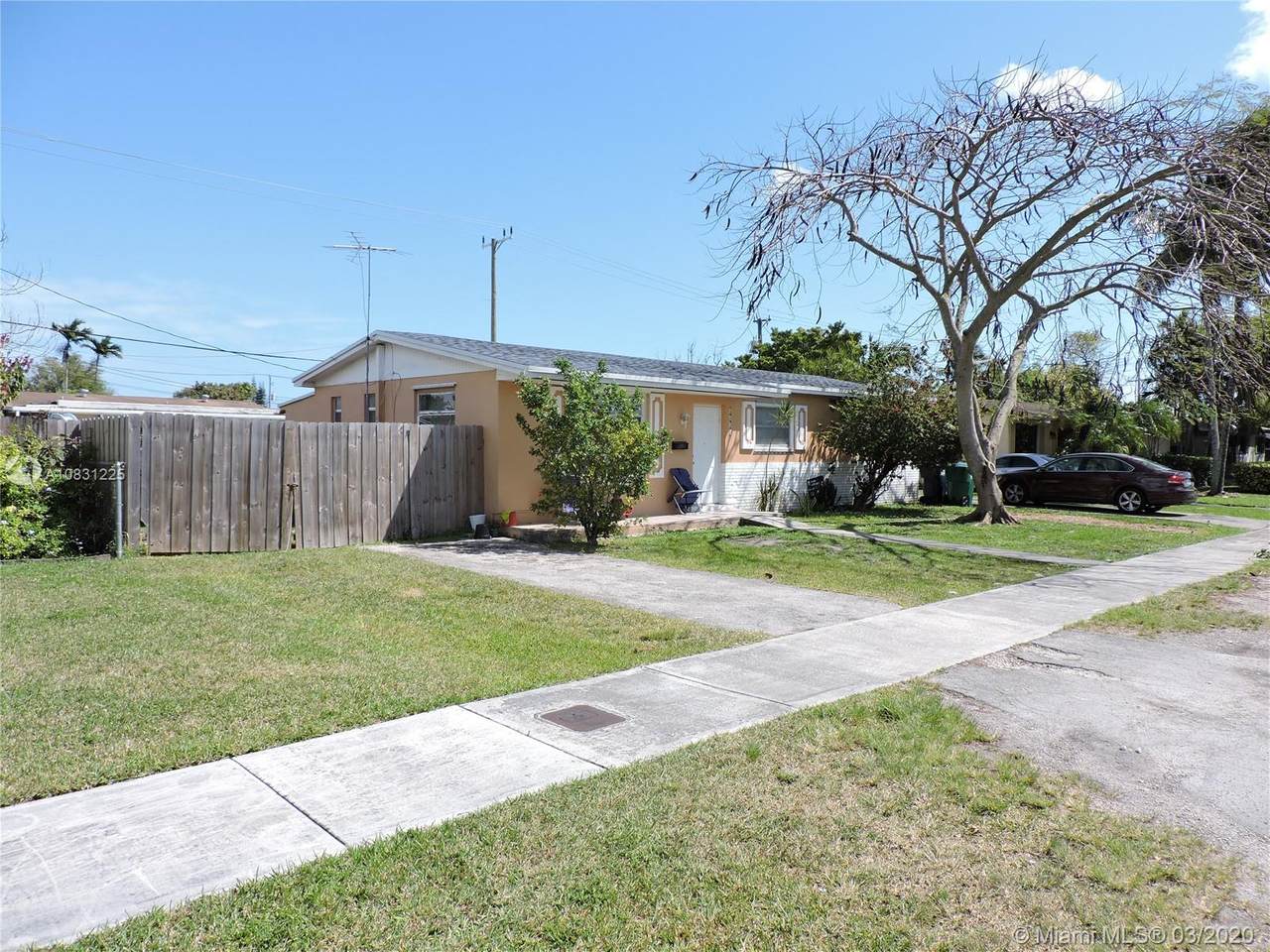 3235 93rd Ct - Photo 1