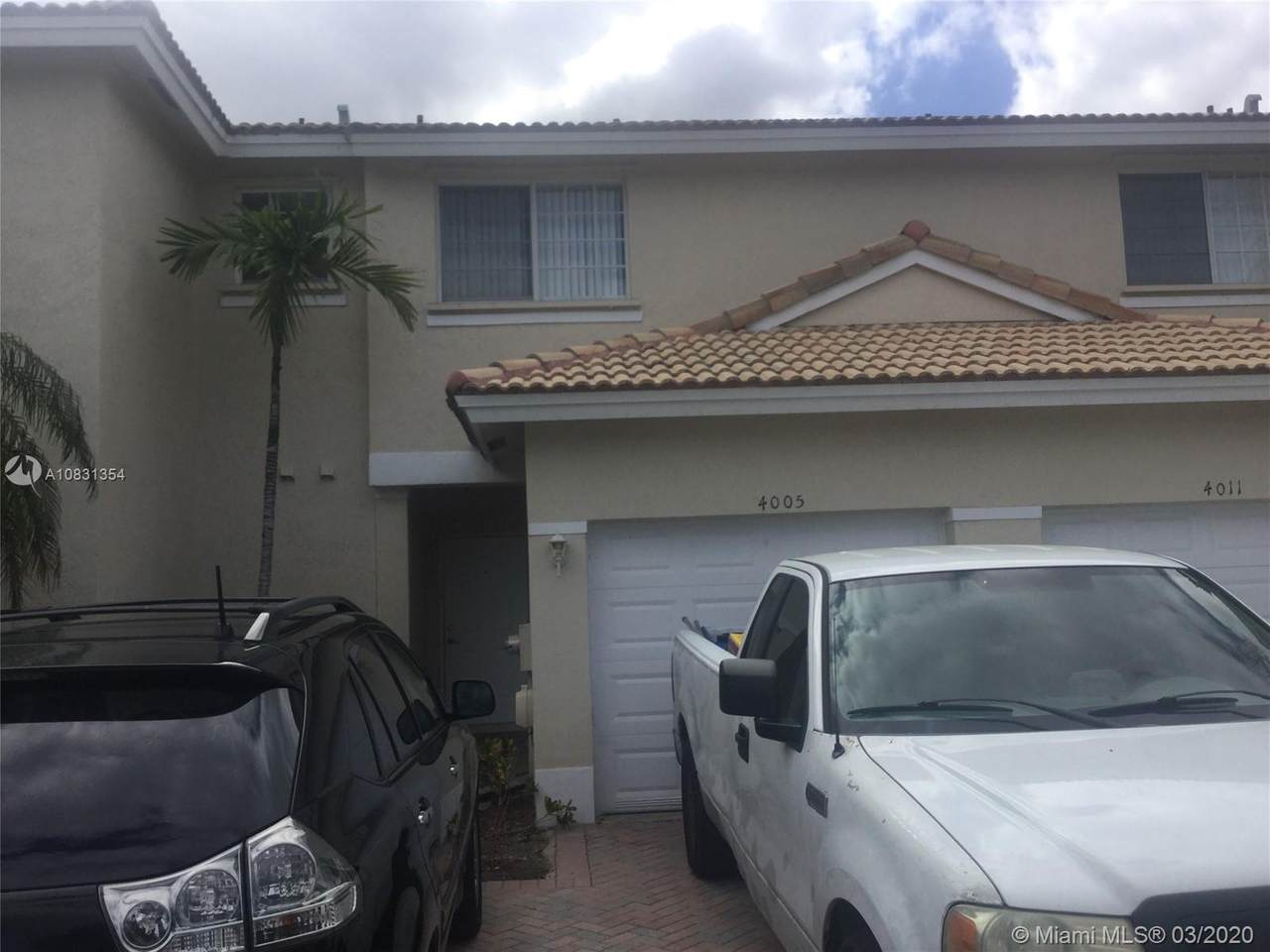 4005 91ST TERR - Photo 1