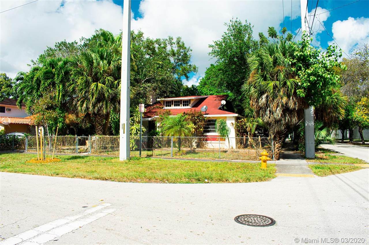 105 20th Rd - Photo 1