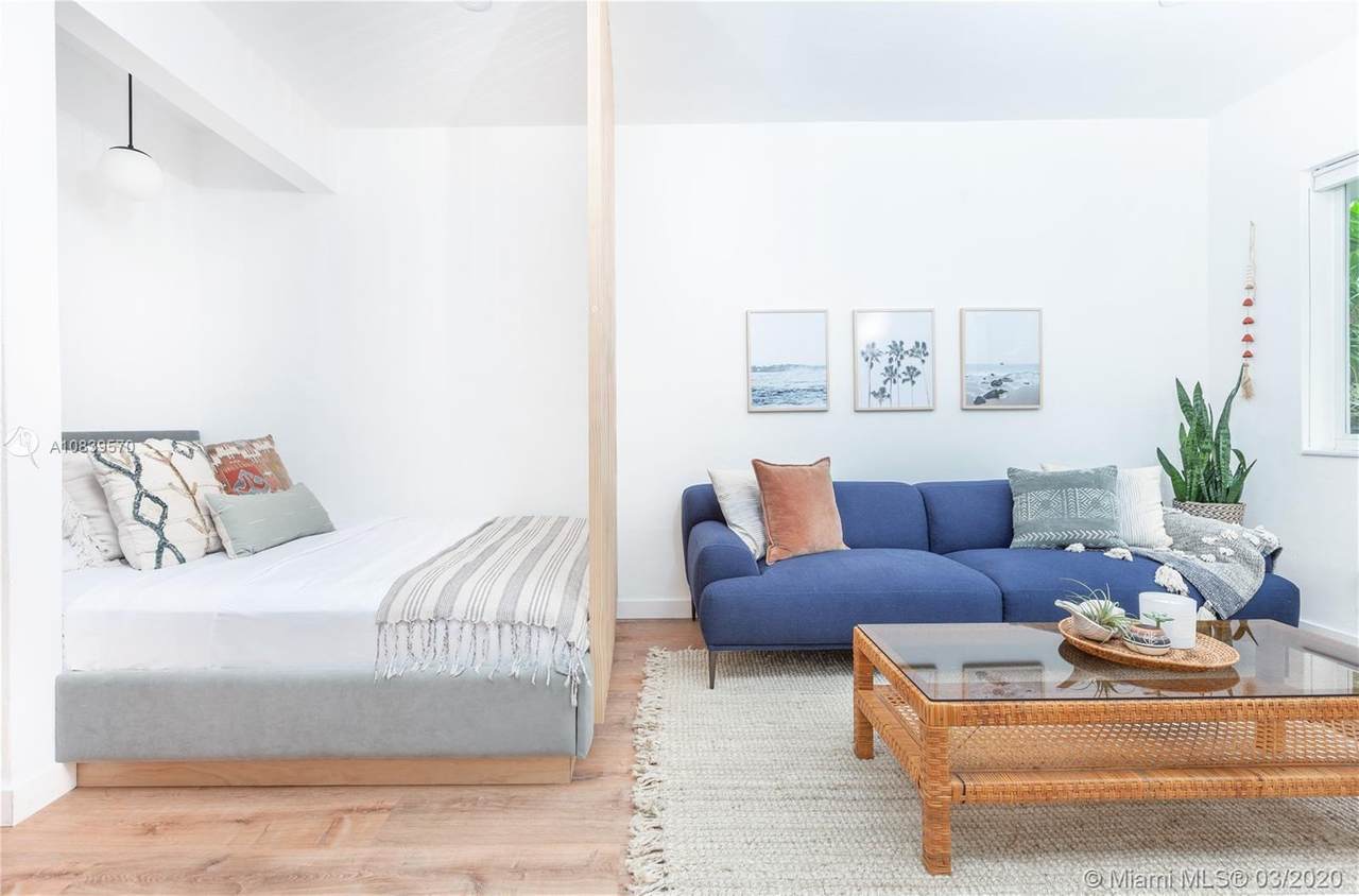 428 Collins Ave - Photo 1