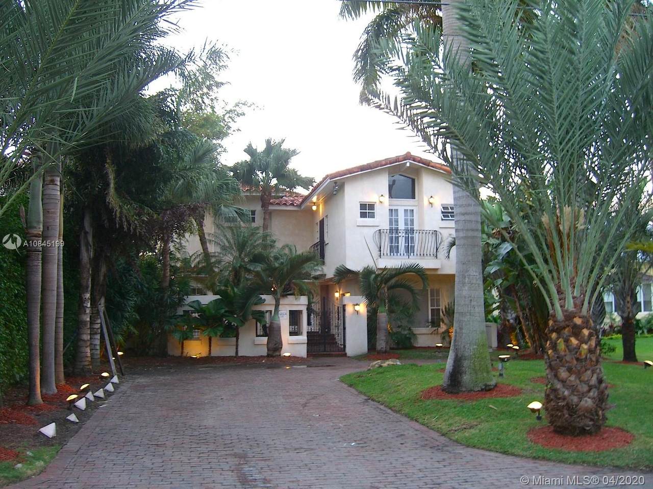 224 S. Coconut Ln - Photo 1
