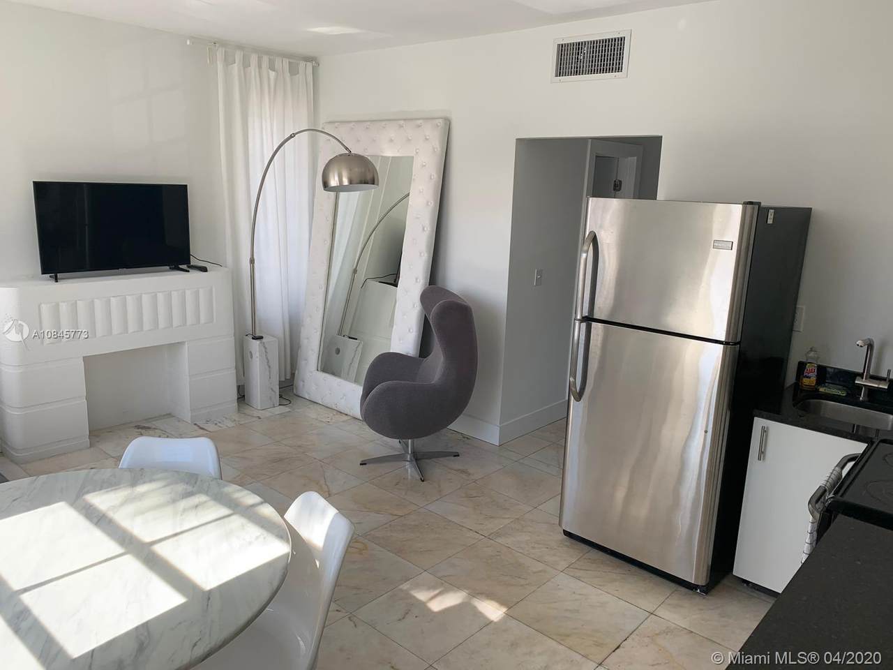 801 8th St - Photo 1
