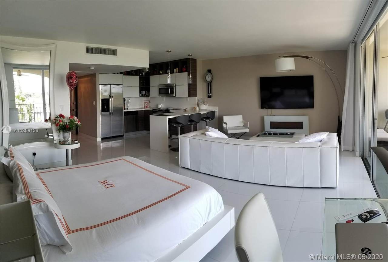 5401 Collins Ave - Photo 1