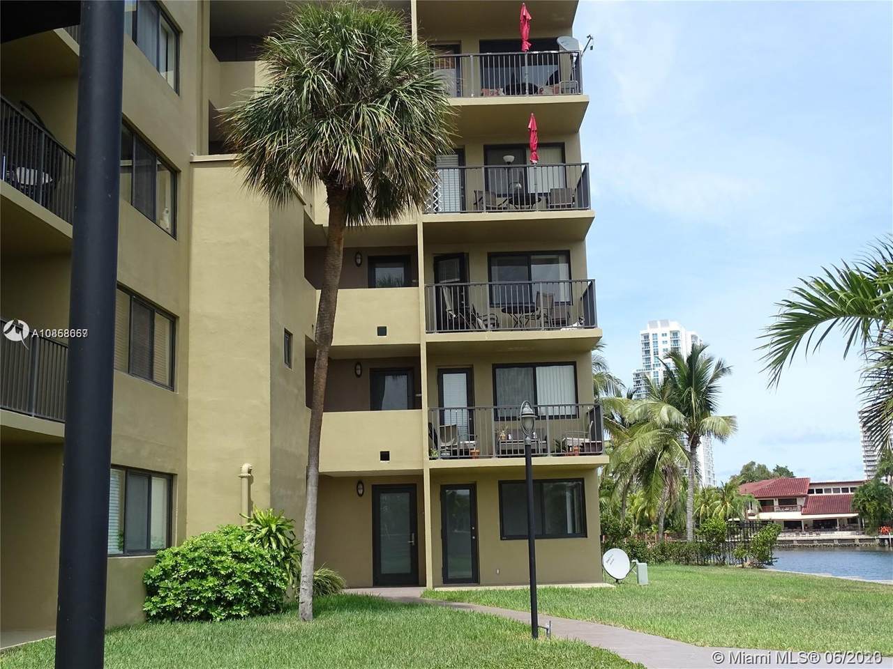 301 Golden Isles Dr - Photo 1