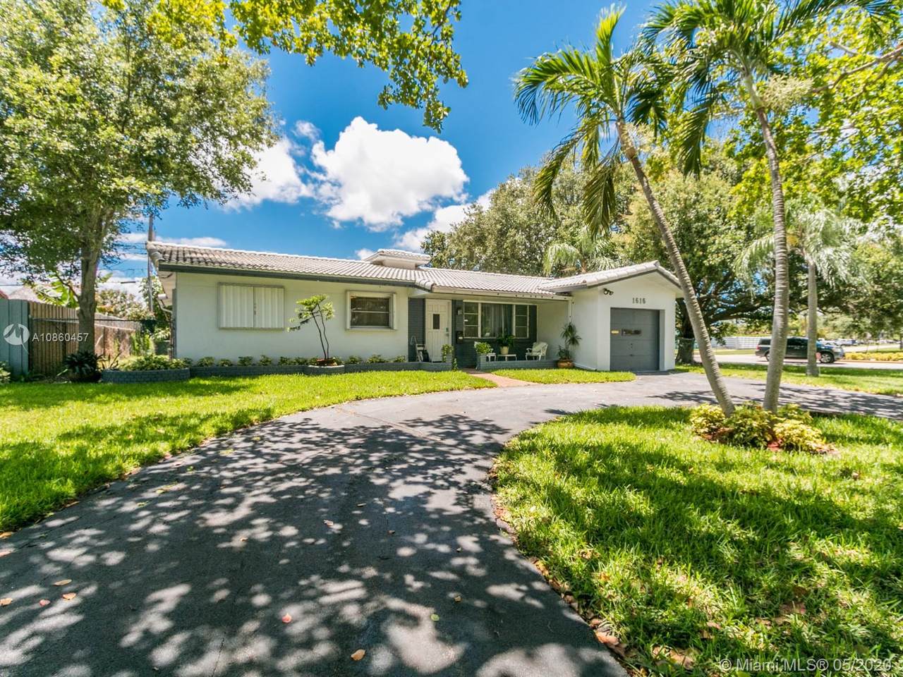 1616 Hawthorne Cir - Photo 1 1616 Hawthorne Cir - Photo 1