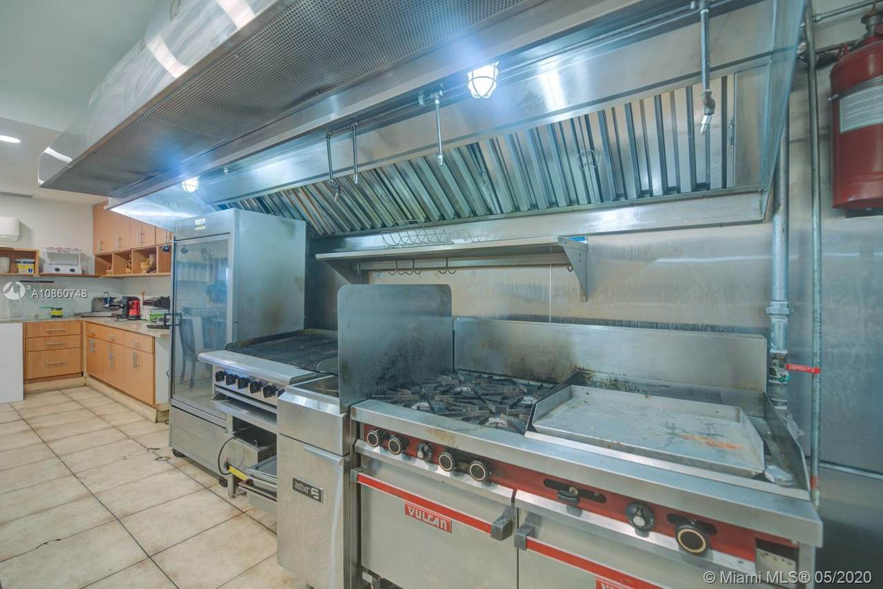 7427 54 St - Photo 1