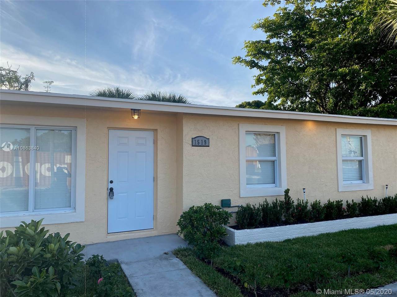1519 Henrietta Ave - Photo 1