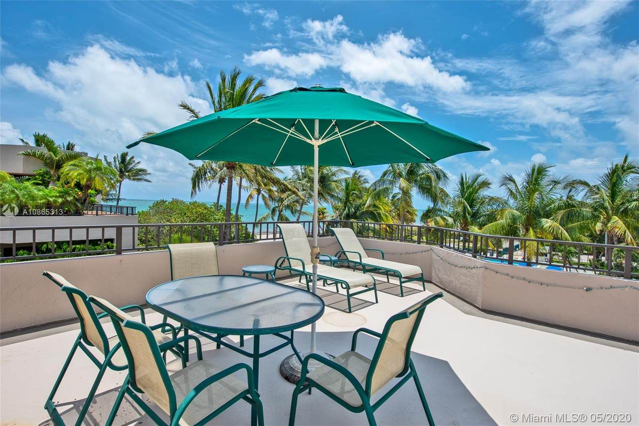 201 Crandon Blvd - Photo 1
