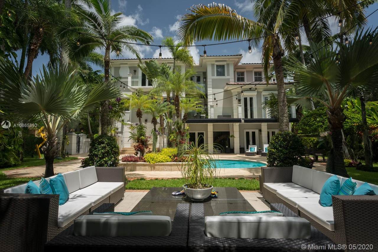 2485 Bayshore Dr - Photo 1