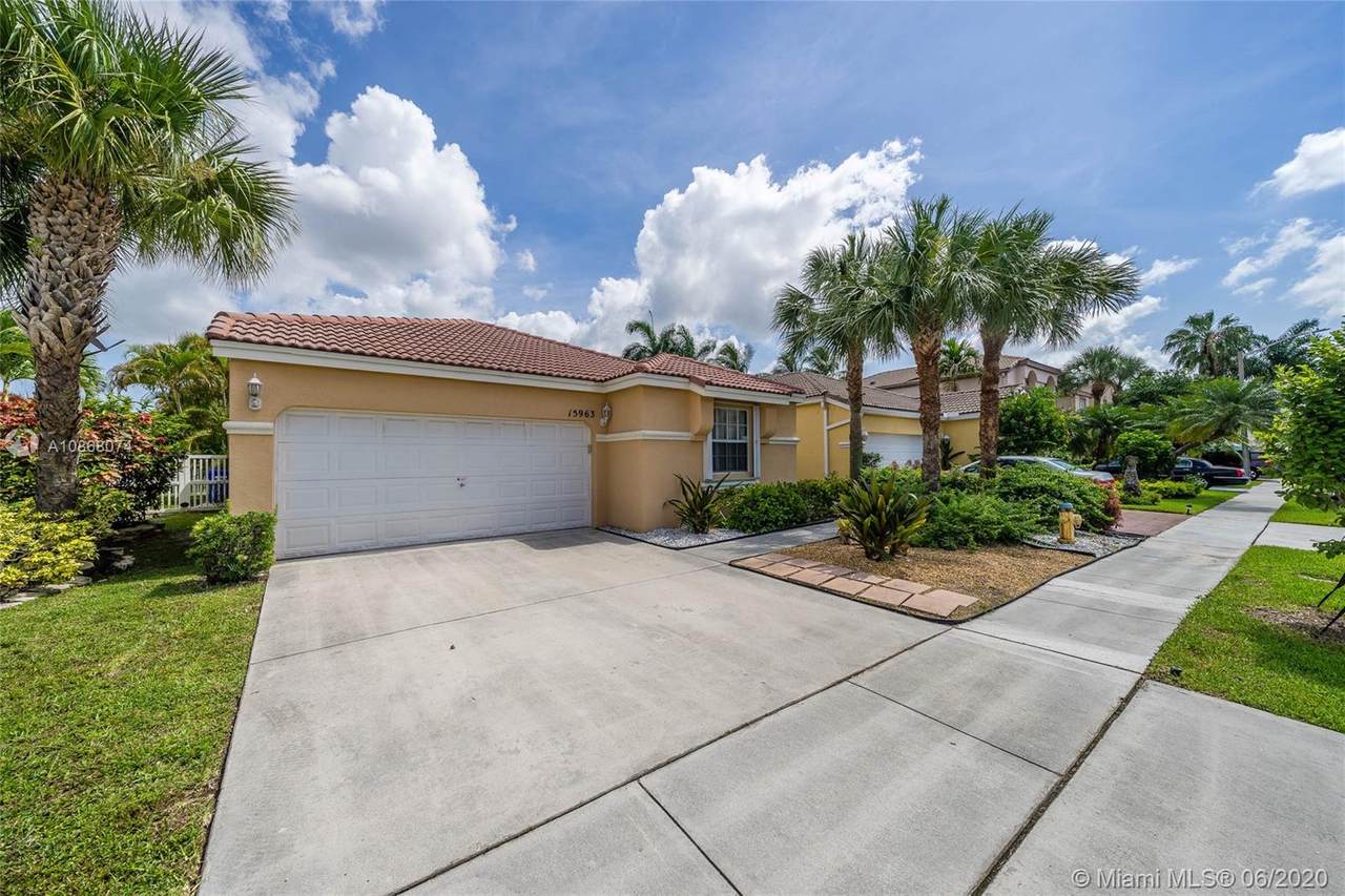15963 14th Ct - Photo 1