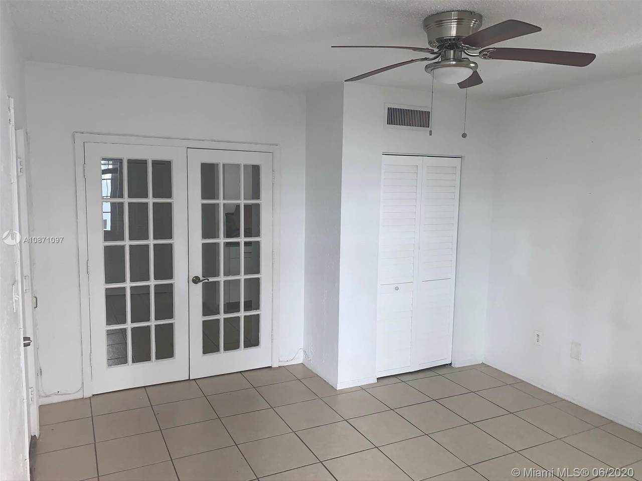 920 Pennsylvania Ave - Photo 1