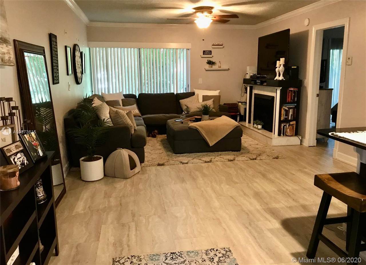 725 Hummingbird Way - Photo 1