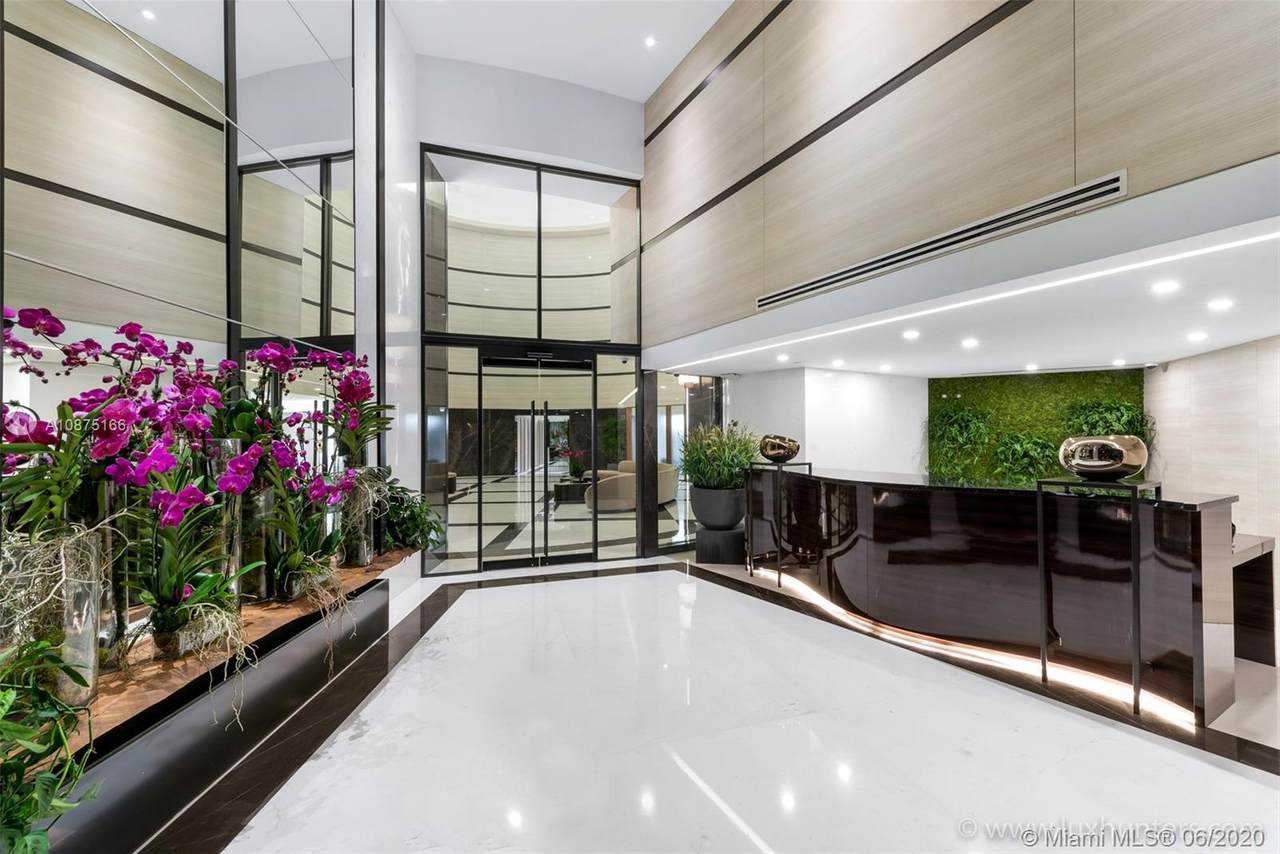 300 Pointe Dr - Photo 1