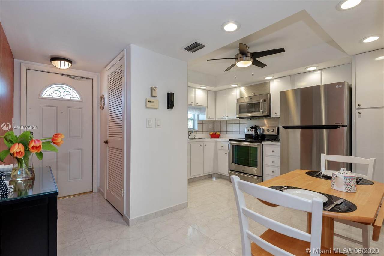 8990 Hollybrook Blvd - Photo 1