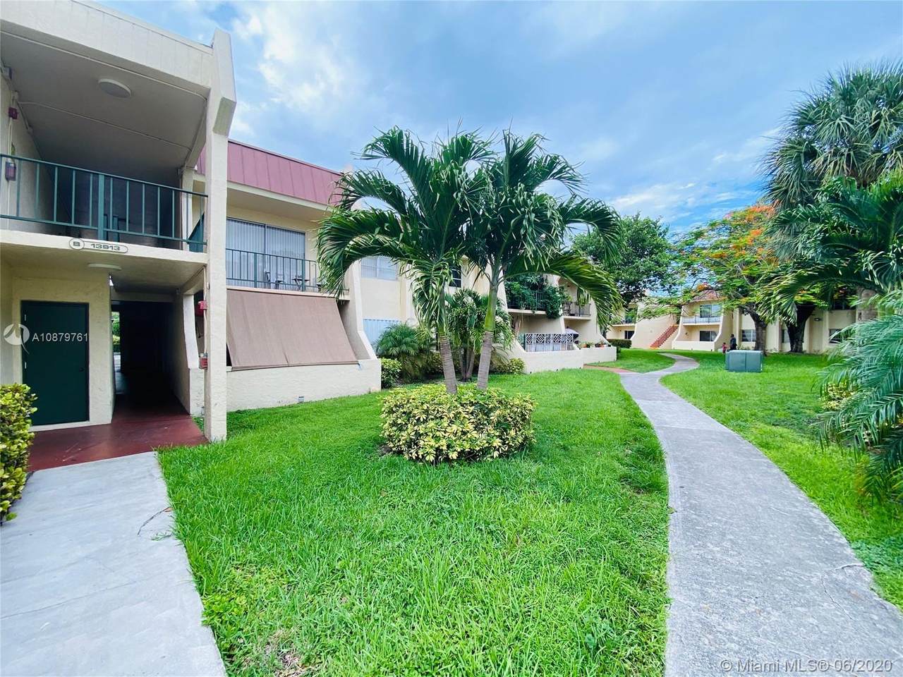 13913 90th Ave - Photo 1
