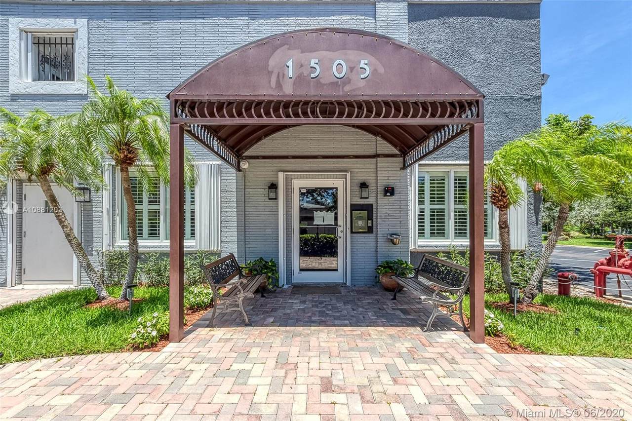 1505 Riverside Dr - Photo 1