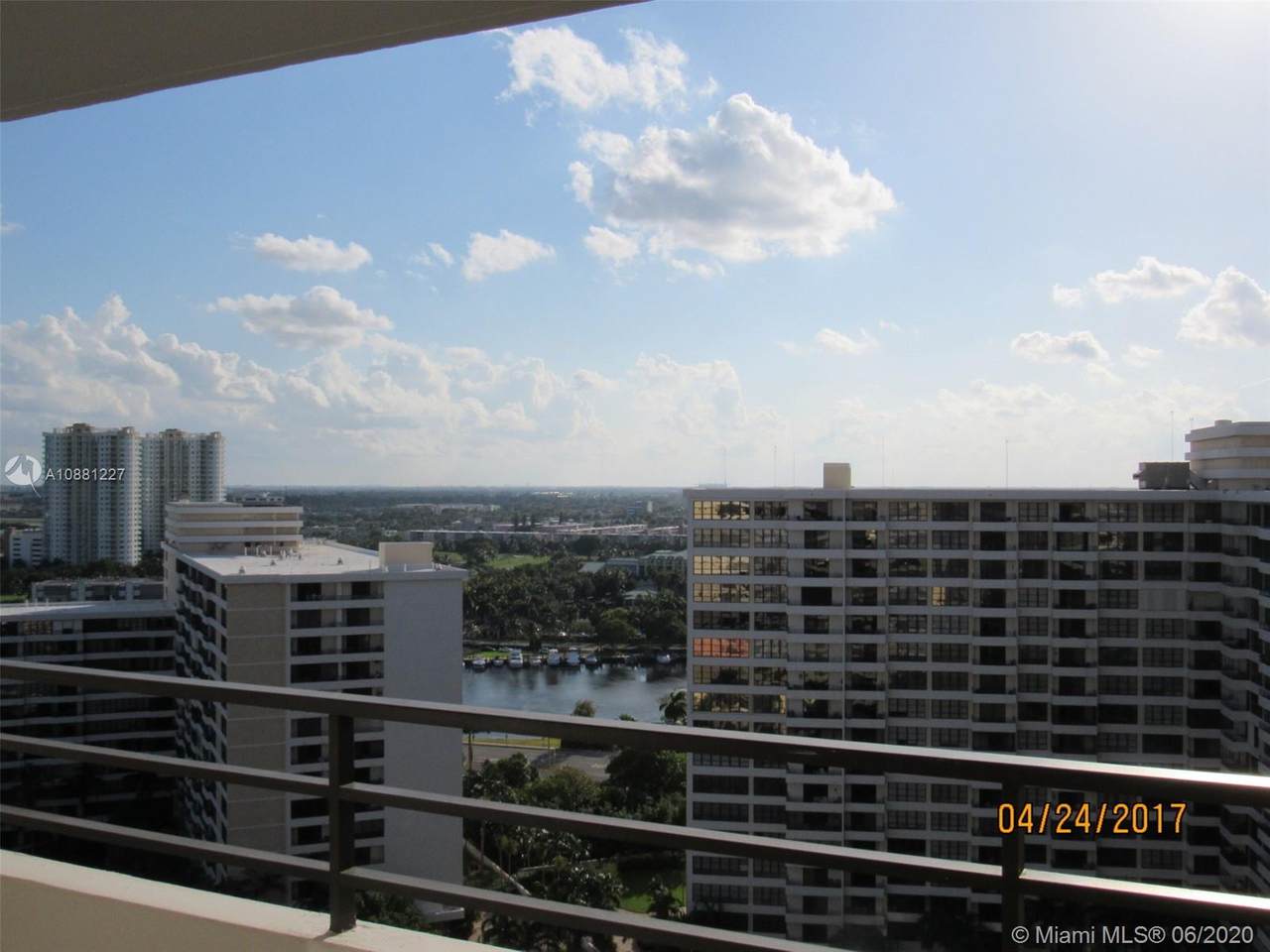 2500 Parkview Dr - Photo 1