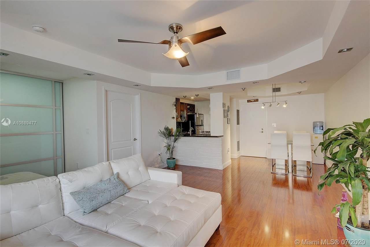 800 West Ave - Photo 1