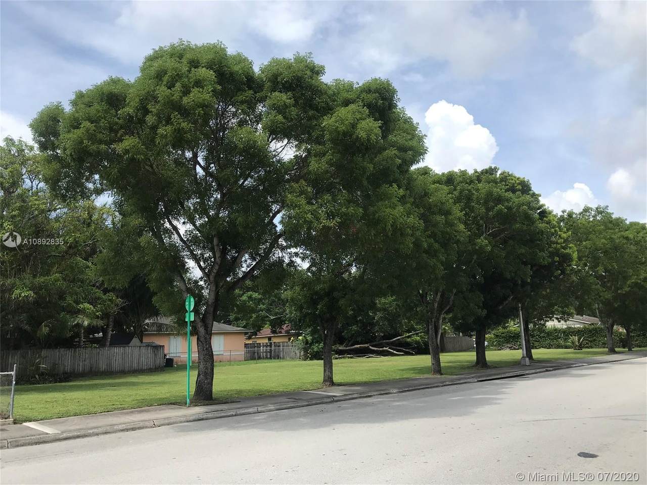 6020 64 St - Photo 1
