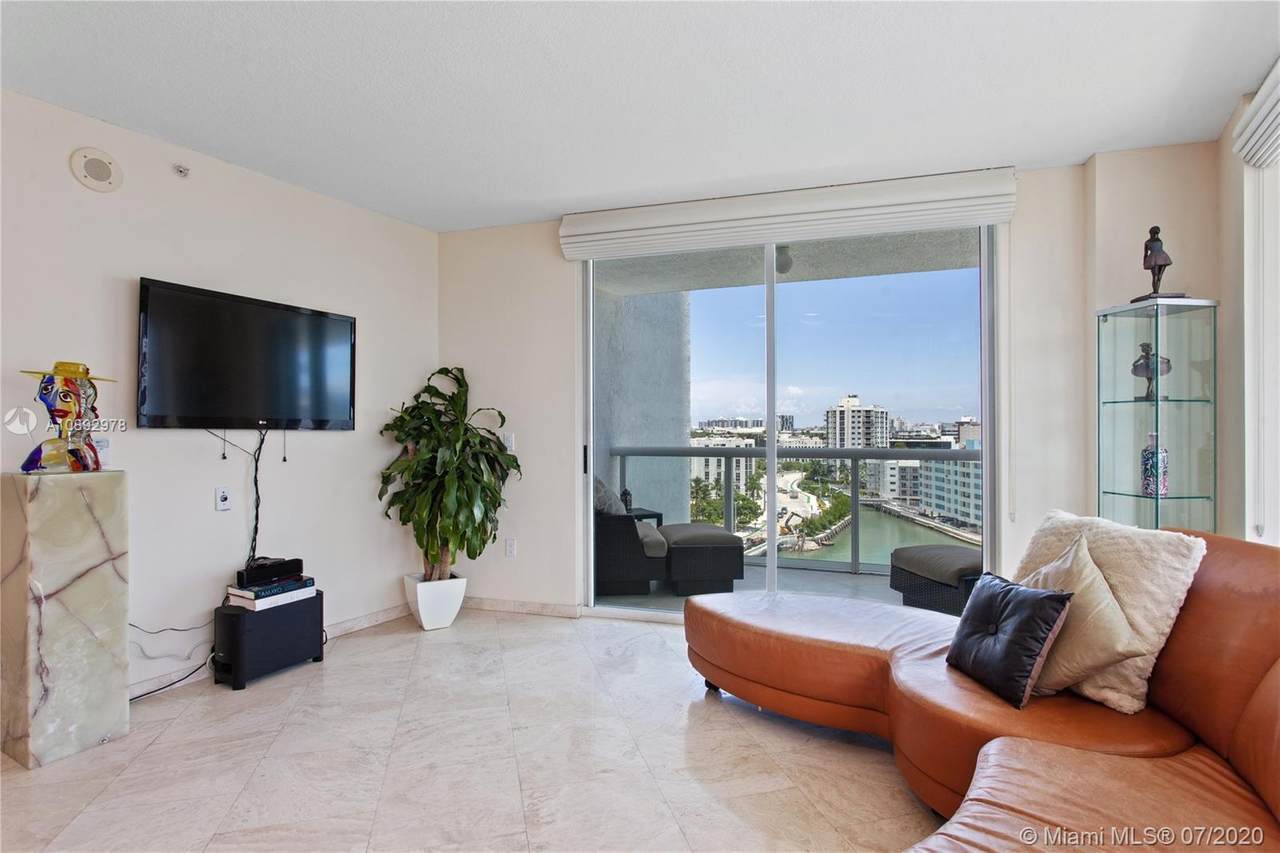 10 Venetian Way - Photo 1