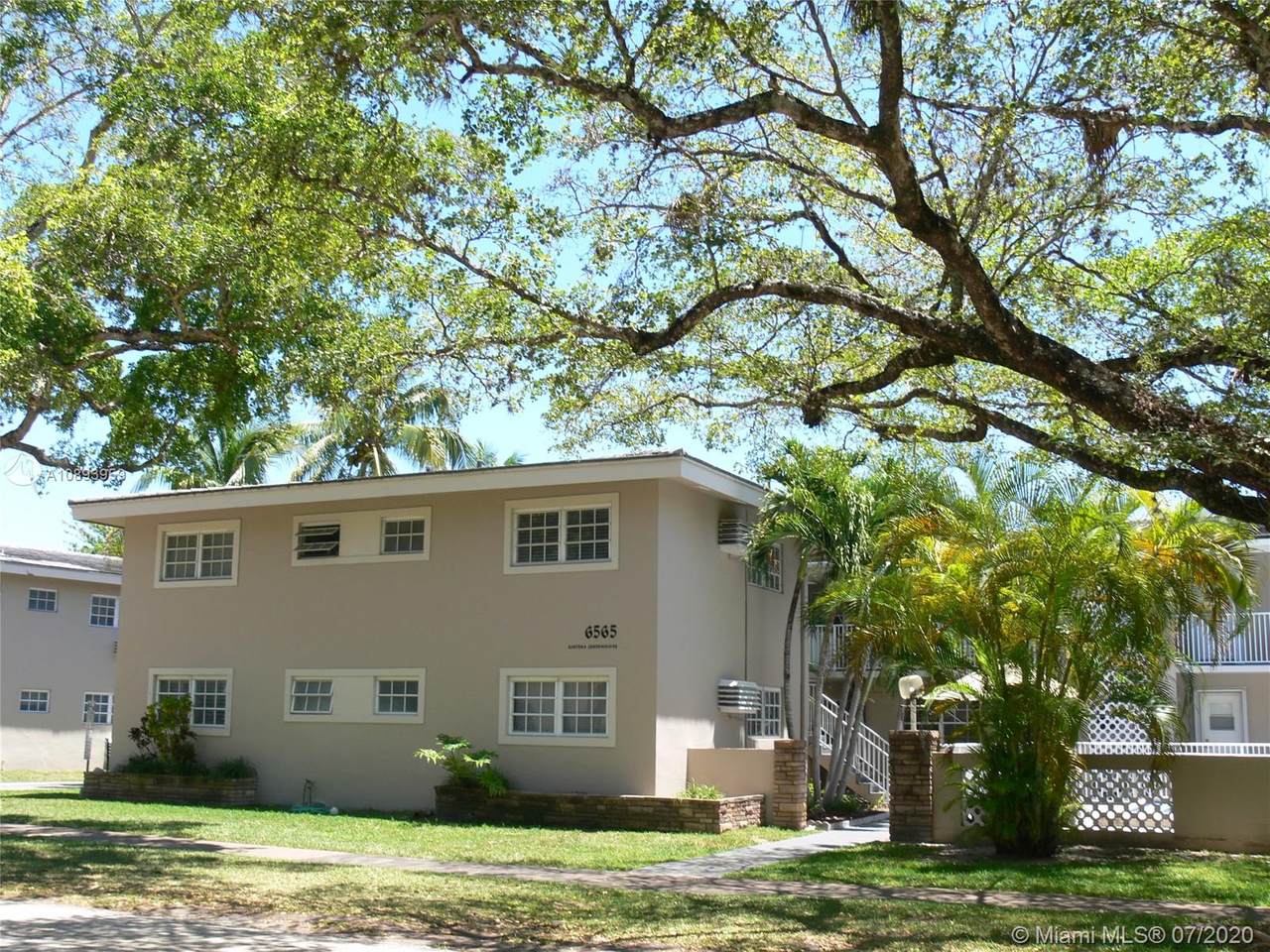 6565 Santona St - Photo 1