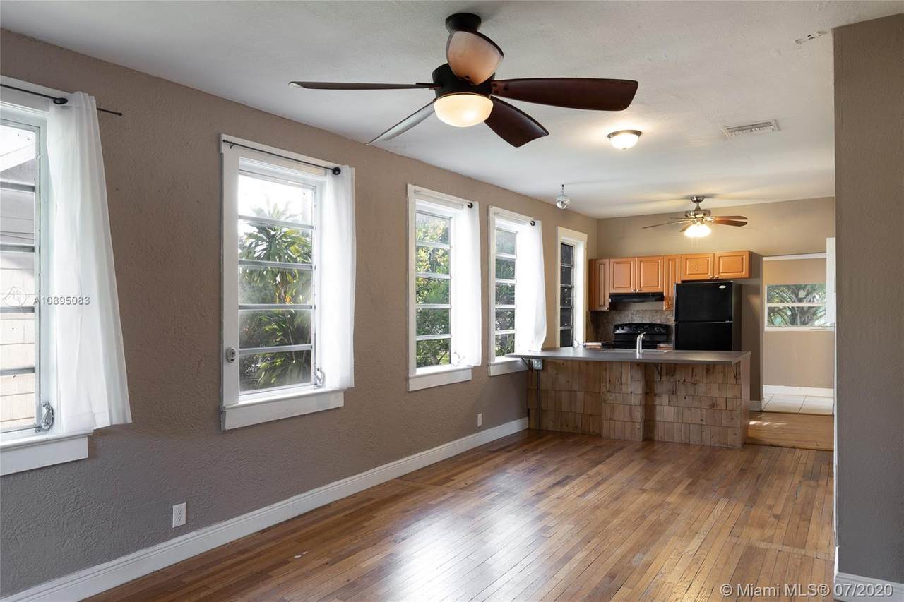5010 5 Ave - Photo 1