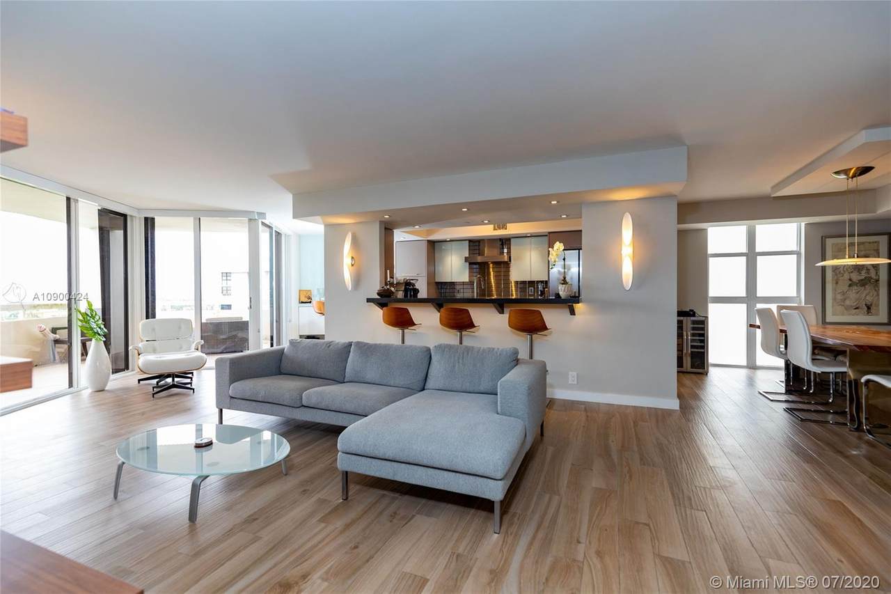 2000 Towerside Ter - Photo 1