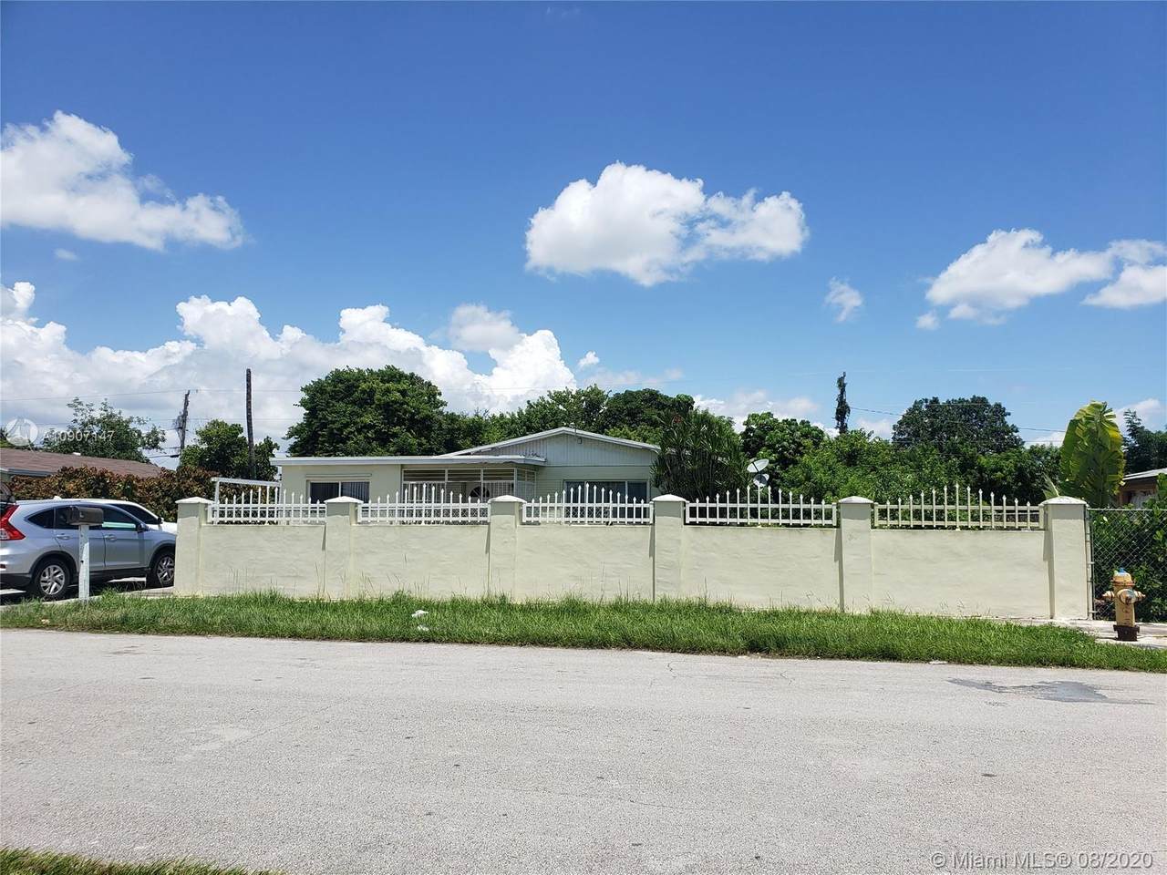736 3 St - Photo 1