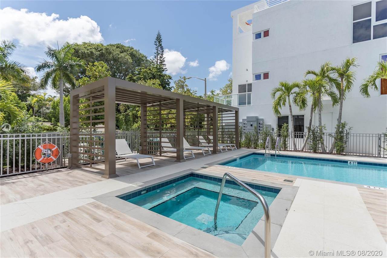 455 39th St - Photo 1