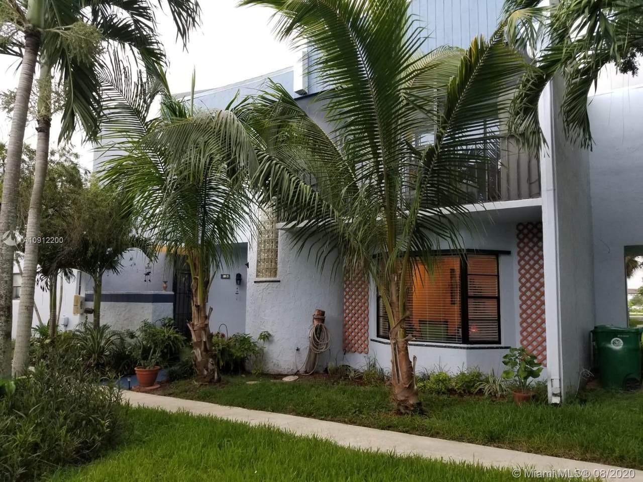 2768 University Dr - Photo 1