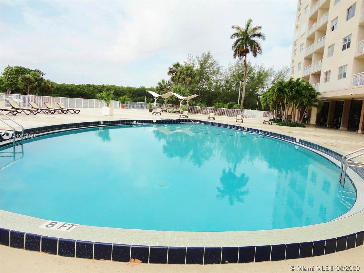 400 Kings Point Dr - Photo 1