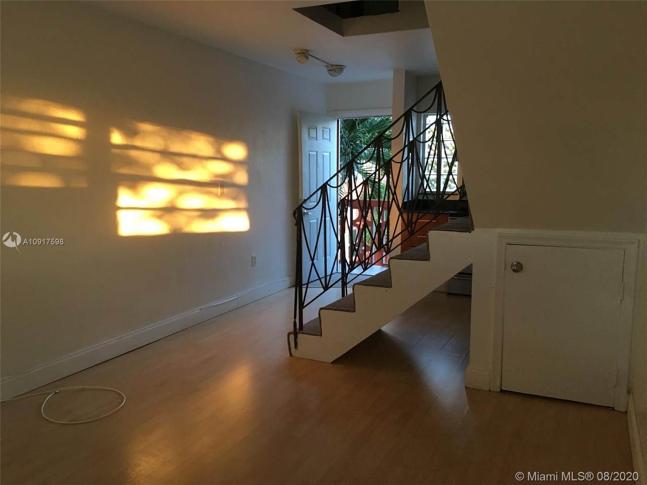 421 68th St - Photo 1