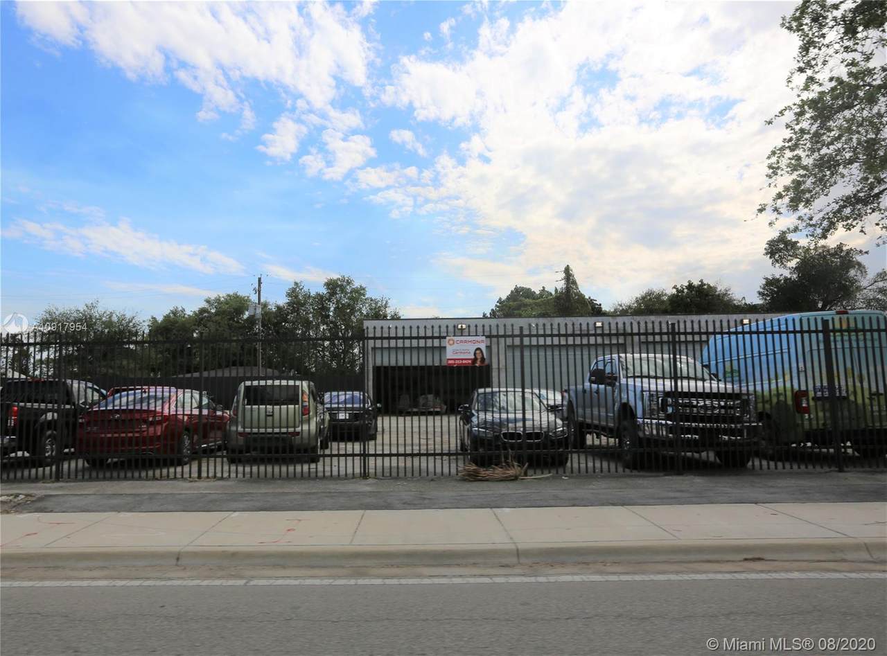3130 62nd St - Photo 1