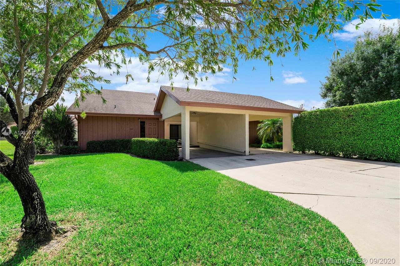 4611 Tamarind Cir - Photo 1