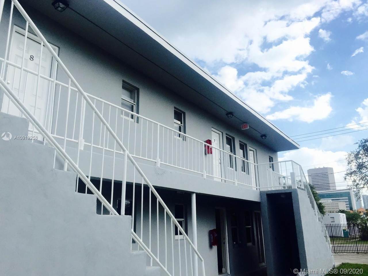 219 10th St - Photo 1