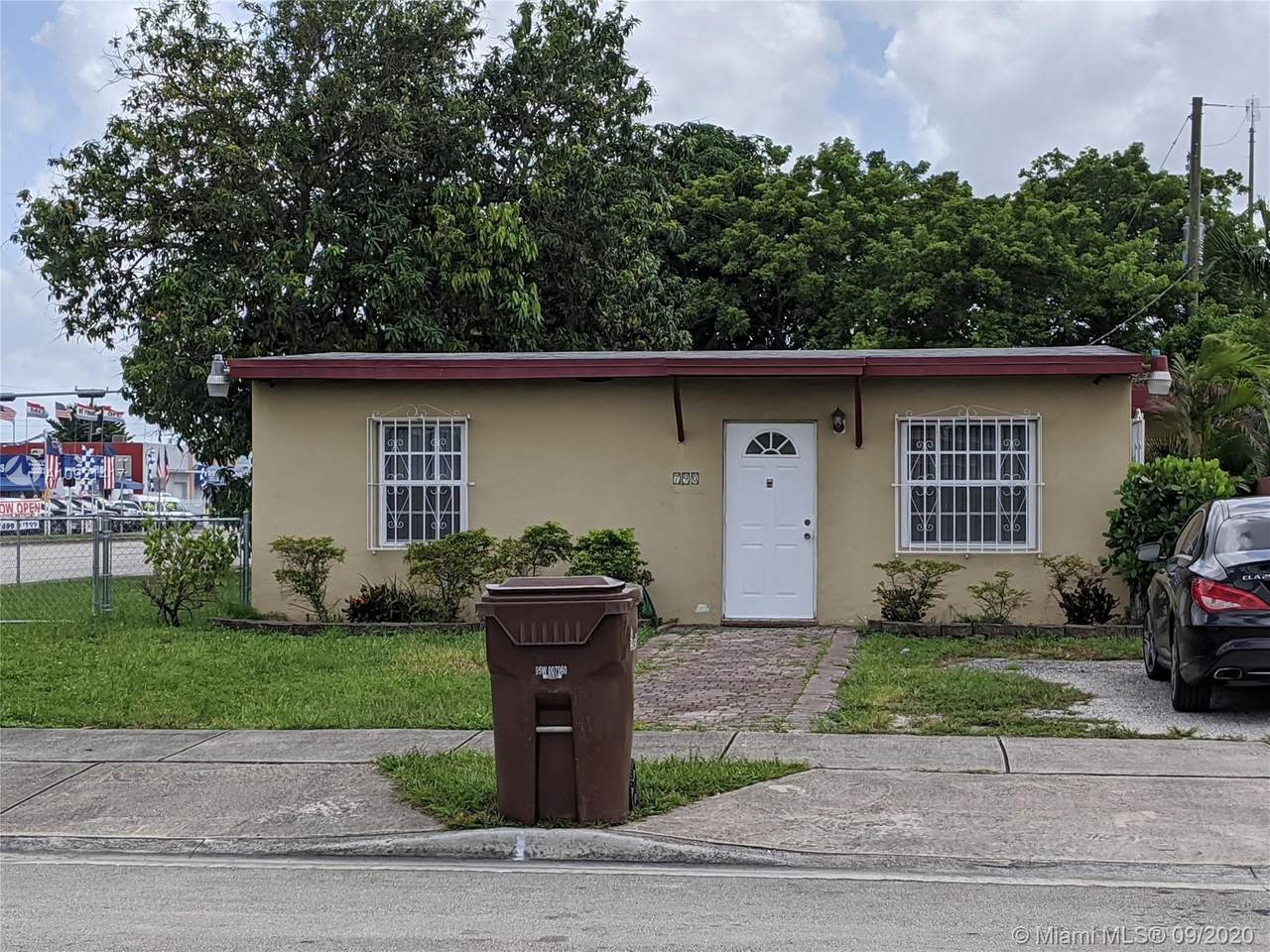 790 44th St - Photo 1